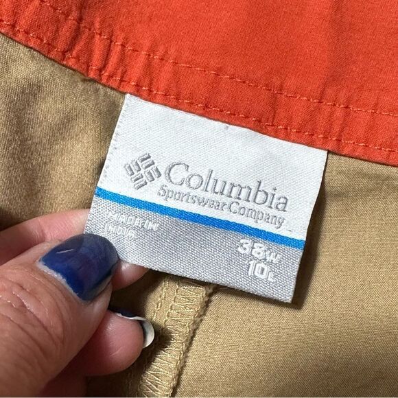 Columbia Tan Shorts - Picture 3 of 10